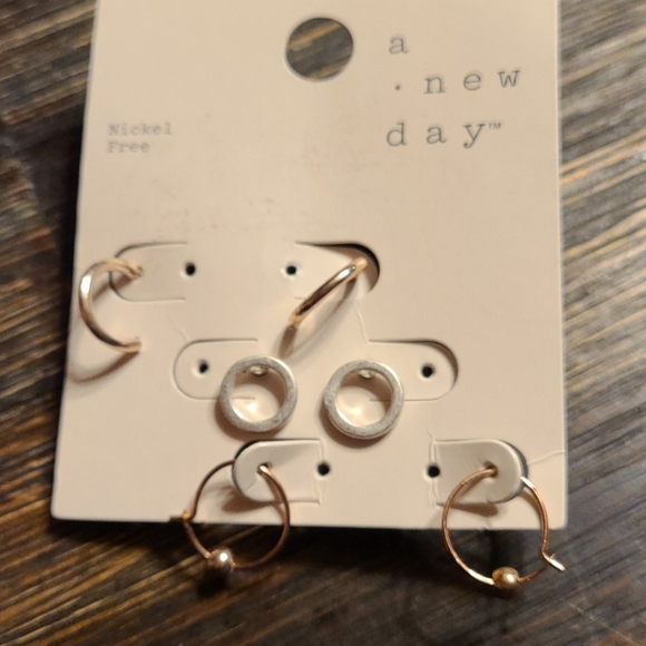 Earrings - Picture 4 of 7